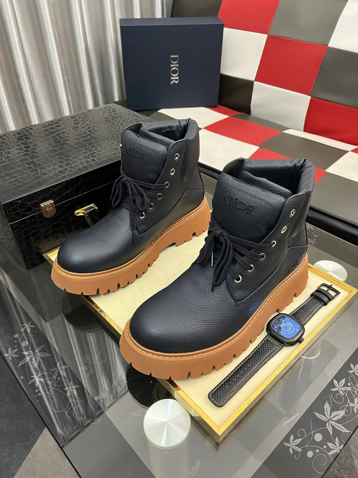 Men's shoes 💰: 560⌚️⌚️Dior top crafts Dior high-top boots counter synchronizes with the original factory configuration, original cowhide patchwork fabric imported from Italy, breathable and comfortable imported water-dyed cow lining, sole: original factory special original sole super comfortable, original factory with single goods high quality, you can enter and exit the counter at will, welcome to compare and synchronize with the counter, code number: 38-44